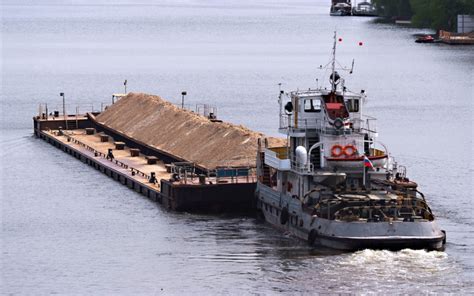 What Do Barges Carry? | Wonderopolis