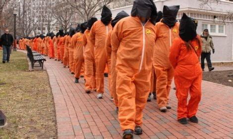 Gli USA spostano detenuti da Guantanamo in Europa • Imola Oggi
