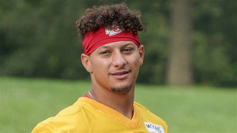 Watch: Patrick Mahomes shows off incredible accuracy at Chiefs camp ...