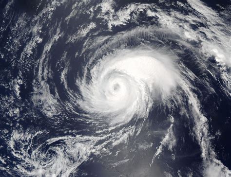 NASA's Aqua satellite catches Typhoon Noru's 10 mile-wide eye