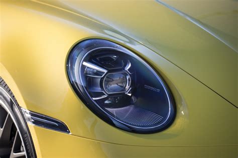 911 Carrera 4S (PDK) Racing Yellow (S-GO 4041) - The new Porsche 911