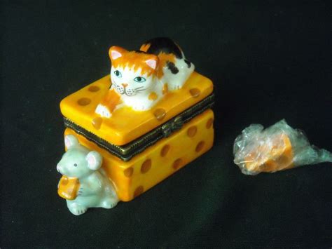 FLAWLESS*PORCELAIN HINGED RING/TRINKET BOX "CAT & MOUSE ON CHEESE" | Trinket boxes, Trinket ...