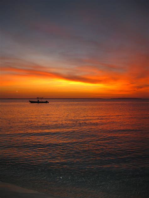 Zanzibar, Beach Watch, Sit Out, Round The World, Zanzibar, East Africa ...