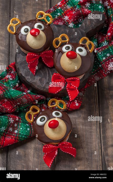 Children christmas treat hi-res stock photography and images - Alamy
