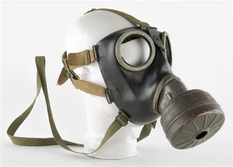 Lot - GERMAN SOLDIER-ISSUED GAS MASK