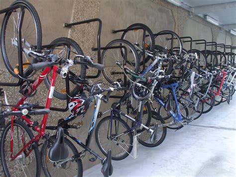 technique - What's the best way to lift a bike onto a storage hook? - Bicycles Stack Exchange