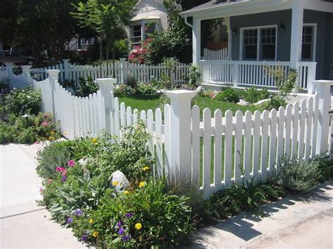 small yard, white fence | In the event that I ever move out... | Pint…