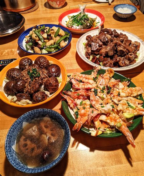 [Homemade] Chinese New Year eve dinner of (clockwise) bacon butterflied ...