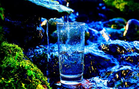 Diferencias entre agua purificada y agua de manantial – Sooluciona