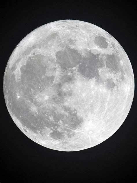 Tonight's “Full Cold Moon” is Also the Third “Supermoon” of 2016 | Inverse