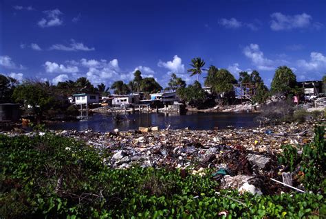 File:Tuvalu - Funafuti - Dump.jpg - Wikimedia Commons