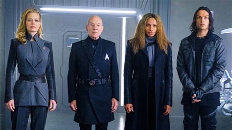 Star Trek: Picard Ditched Most Of Its Cast, Here's Why | GIANT FREAKIN ...