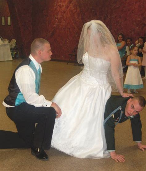 When Wedding Photos Go Wrong: These 30 Awkward Wedding Photographs You ...