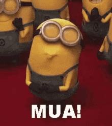 Minions Kiss GIFs | Tenor