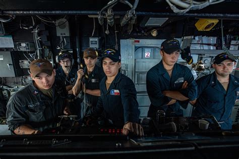 DVIDS - Images - USS San Jacinto conducts replenishment at sea [Image 3 ...