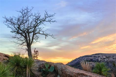 [4898x3266] Sunrise over the enchanted rock. Enchanted rock state park tx. [Oc] /r/EarthPorn : r ...