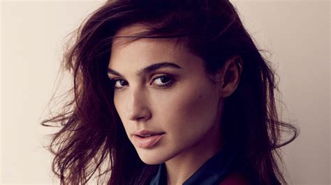 Wonder Woman Actress Gal Gadot Wallpaper