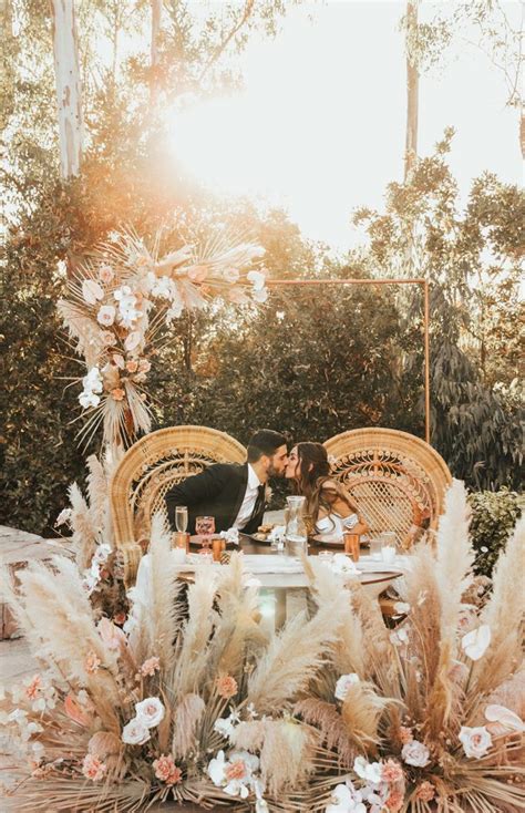 30 Dramatic Pampas Grass Wedding Ideas that are New and Unique - EWI