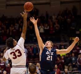 Gallery: SIU men’s basketball escapes narrow victory against UIS ...