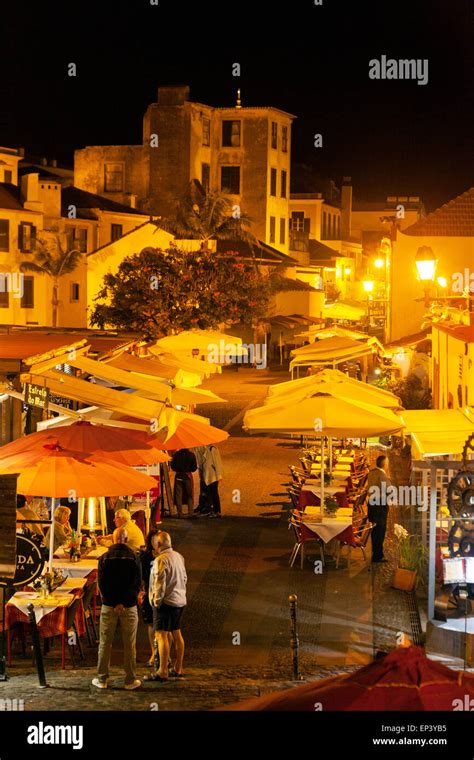 Restaurants and streets at night, Funchal old town ( Zona Velha ), Madeira, Europe Stock Photo ...