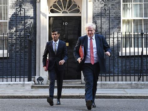 Rishi Sunak urges PM to relax UK travel rules to boost economy – report ...