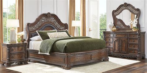 Yorkshire Manor Brown 5 Pc King Panel Bedroom - Rooms To Go