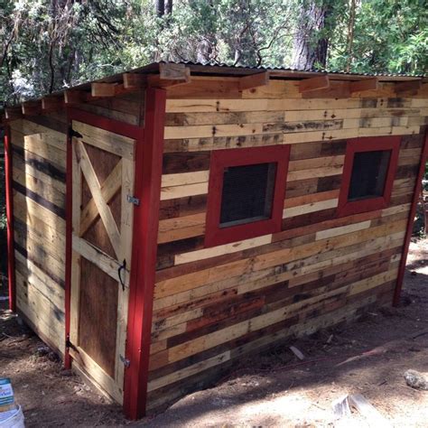 Diy Chicken Coop From Pallets - Chicken coop made from pallets / This ...