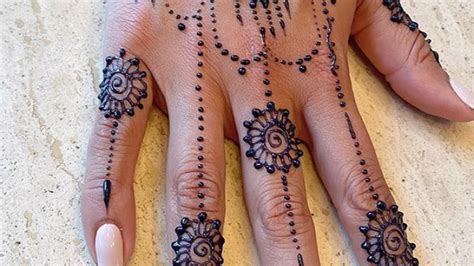 24 Henna Designs And Meanings To Inspire You In 2023 | Glamour UK