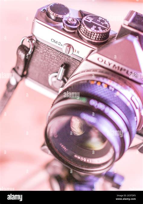 Olympus OM2n SLR 35mm film camera Stock Photo - Alamy