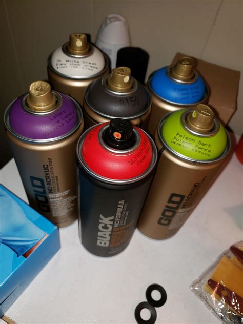 Walmart Montana cans : Graffiti