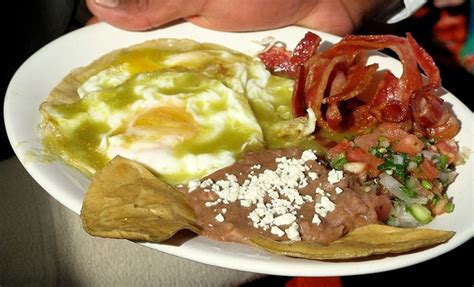 Huevos rancheros en salsa verde : RECETAS MAGICAS DE COCINA