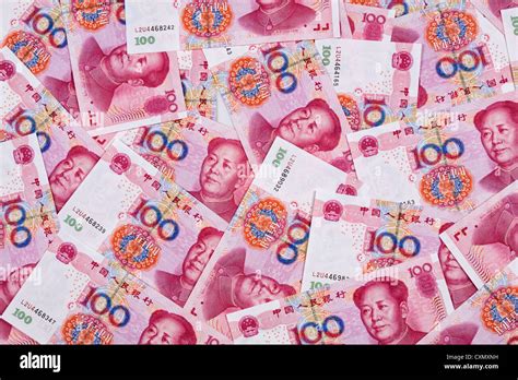 Chinese 100 RMB or Yuan featuring Chairman Mao on the front of each bill Stock Photo - Alamy