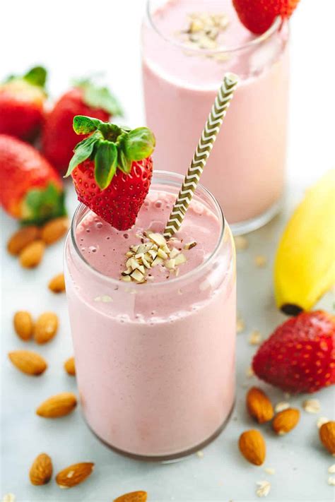 Strawberry Banana Smoothie Recipe with Almond Milk | Jessica Gavin
