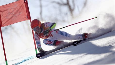 What are the differences between the alpine skiing disciplines?