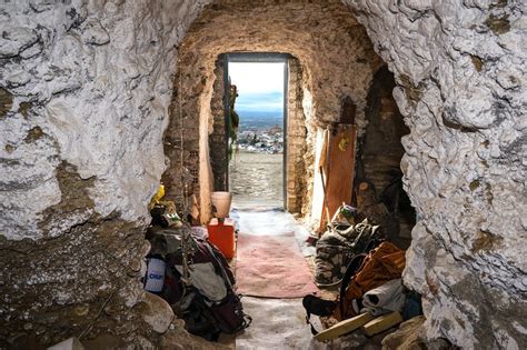 Would You Live Like This? Meet Spain's Nomadic Cave Gypsies • Expert ...