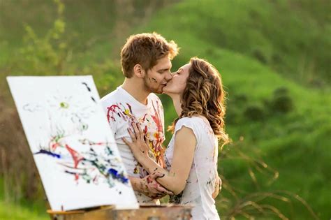 10 Fantastic Engagement Photo Ideas