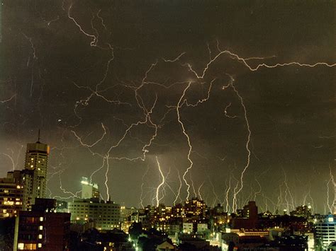 File:Thunderstorm in sydney 2000x1500.png - Wikimedia Commons