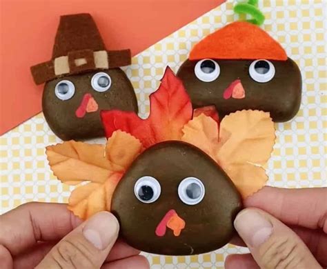 15 Thanksgiving Crafts For Seniors They'll Absolutely Enjoy