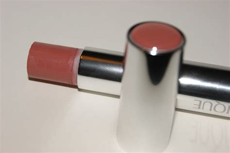 Clinique Blushwear Cream Stick in Shy Blush - Review | The Sunday Girl