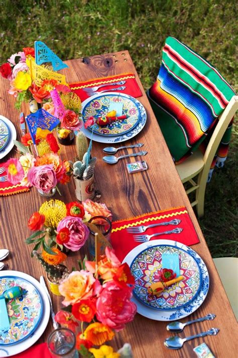 Chic Mexican Inspired Tablescapes for Your Fiesta - Party Ideas | Party ...