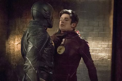 The Flash Season 2: 12 Big Questions After 'Escape From Earth-2' – Page 3