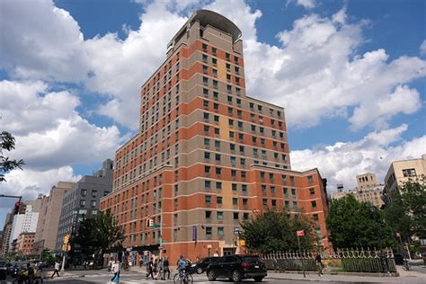 Alumni Hall | NYU's Alumni Hall dorm at the corner of Third … | Flickr