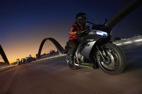 Triumph Launches All-New Daytona 660 Sportbike - Roadracing World ...