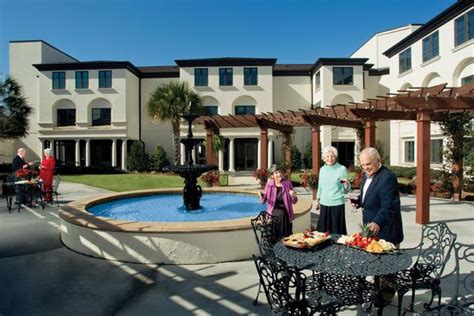 Best Retirement Communities in the U.S. - Luxury Living for Seniors | Cheapism.com