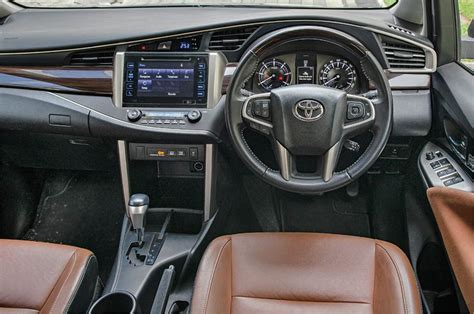 Toyota Crysta Interior - Sadi kuwu