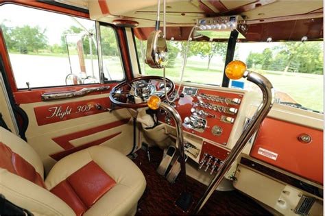 Keeping it classic #trucking #awesomeinteriors Show Trucks, Big Rig Trucks, Old Trucks, Cars ...