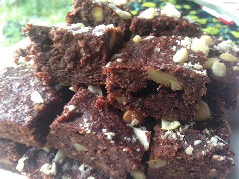 banana brownies made with fresh bananas, coconut oil, cacao powder and oat flour, gluten free