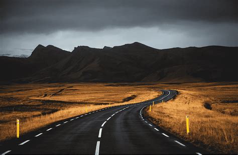 갈색 산맥의 풍경, 아이슬란드 4K 해상도 데스크탑 초 고화질 텔레비전, 도로, 구름, 경치, 컴퓨터 벽지 png | PNGWing