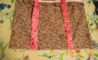 Double Stitching: Handmade Christmas: Ruffle & Ribbon Tote Bag Tutorial