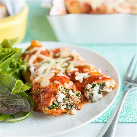 Light and Easy Manicotti Recipe Your Family Will Love!